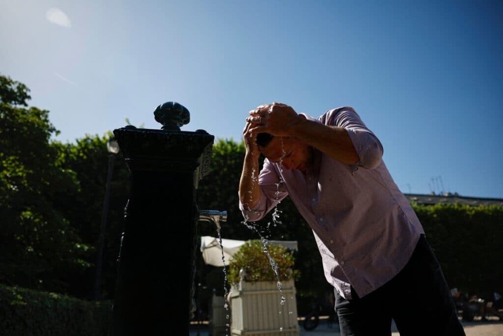 New heatwave disrupts trains, schools in France