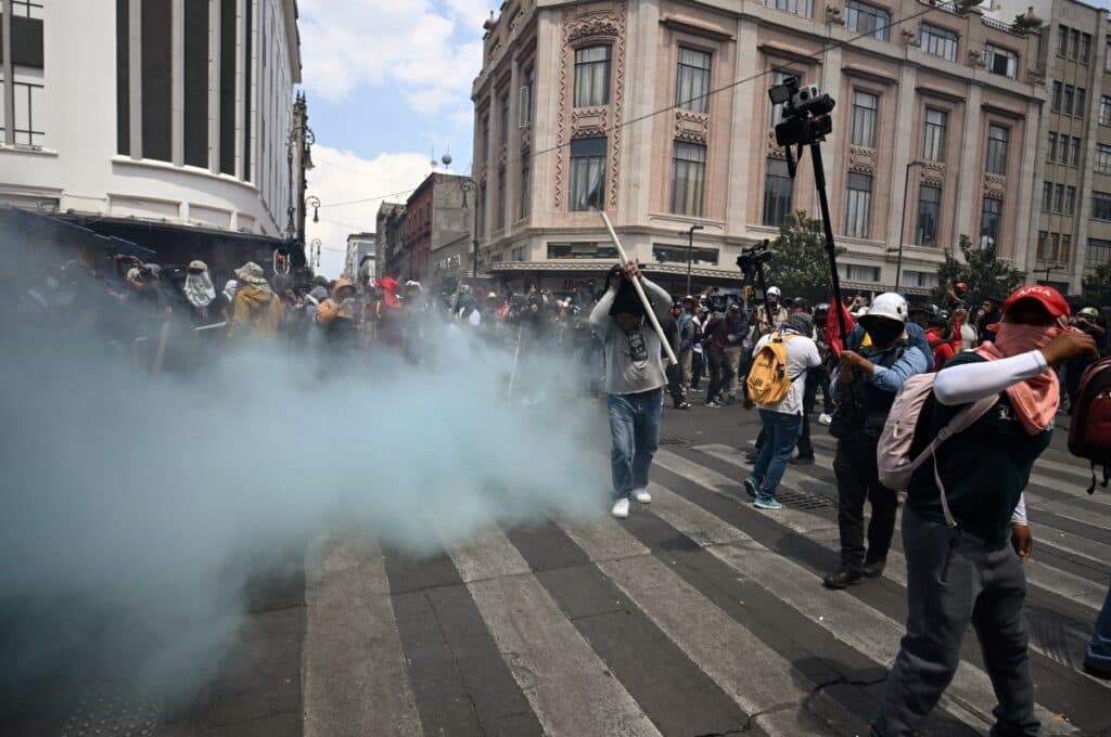 Mexican police tear-gas teachers’ protest 10 days before World Cup