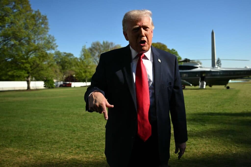 Trump threatens prison for damage to Washington reflecting pool