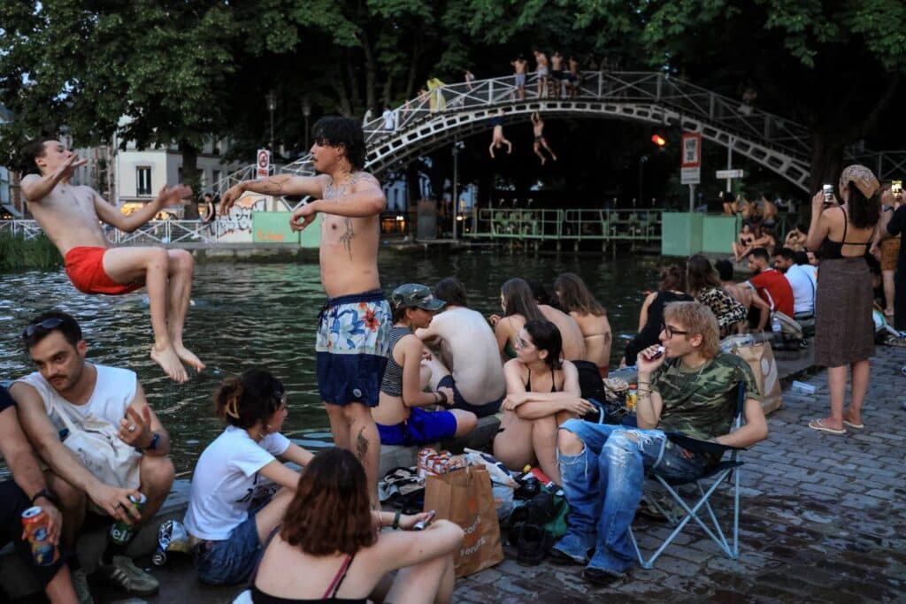 Paris funeral homes overwhelmed after record heatwave