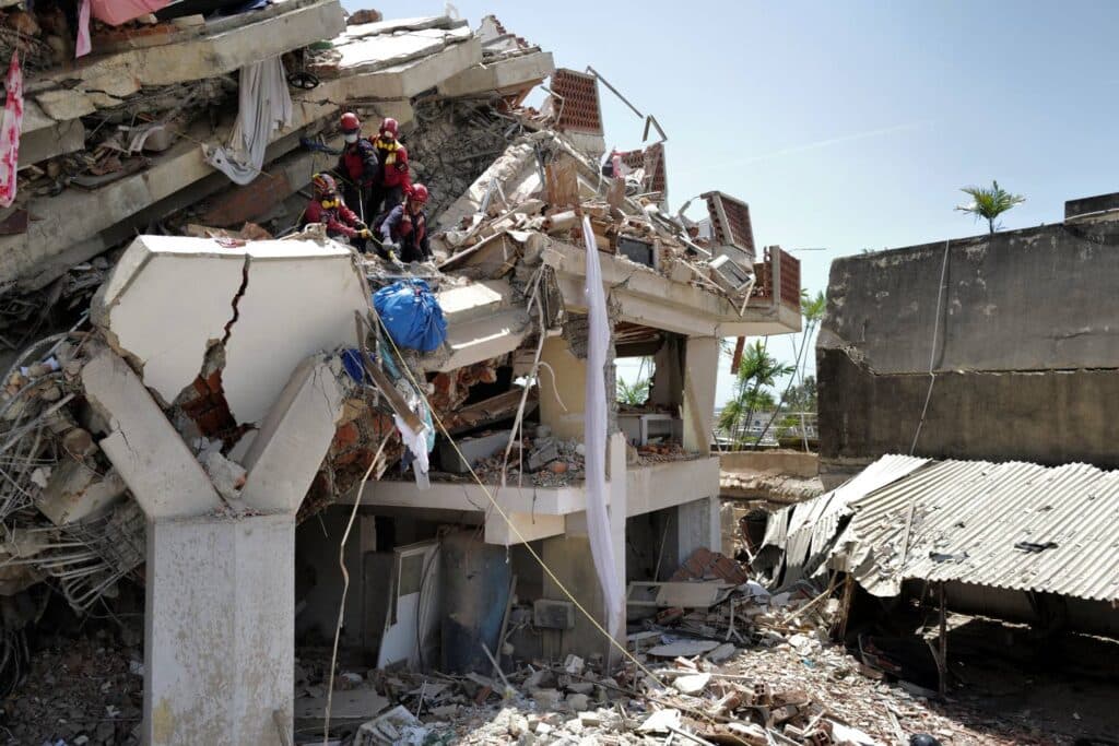 Venezuela quakes kill almost 1,500, with millions more in need