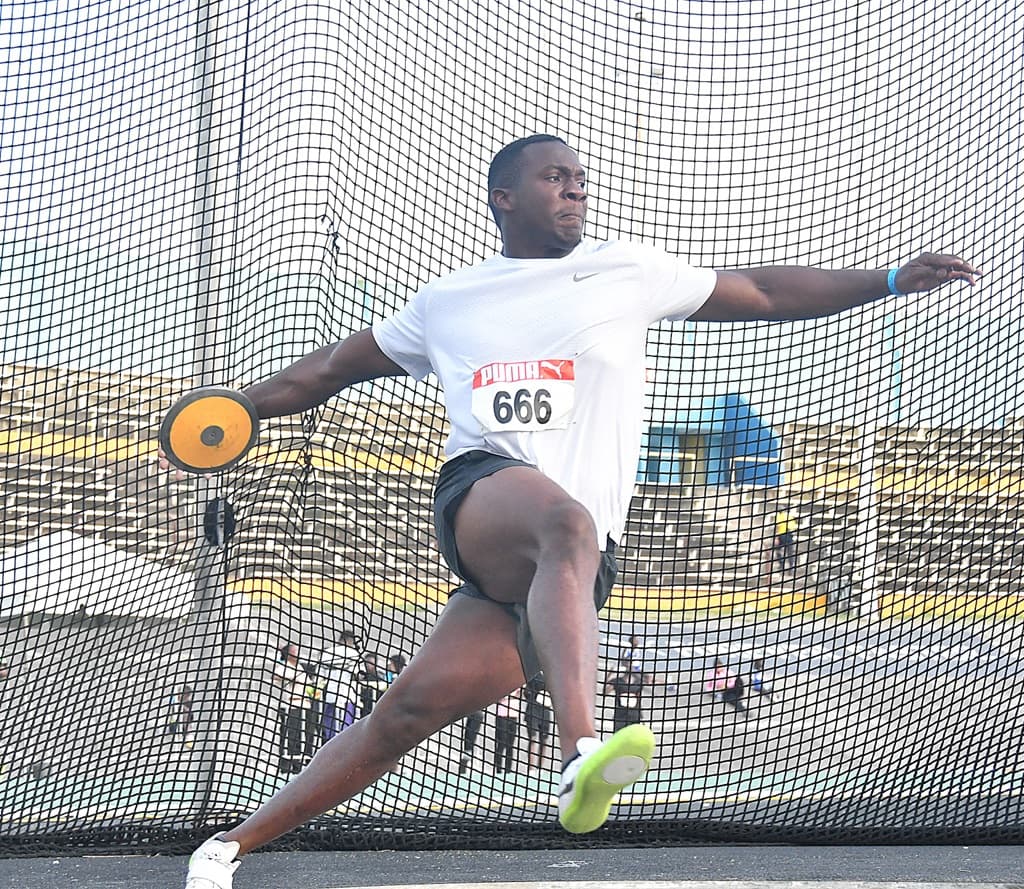 Mullings retains national discus throw title