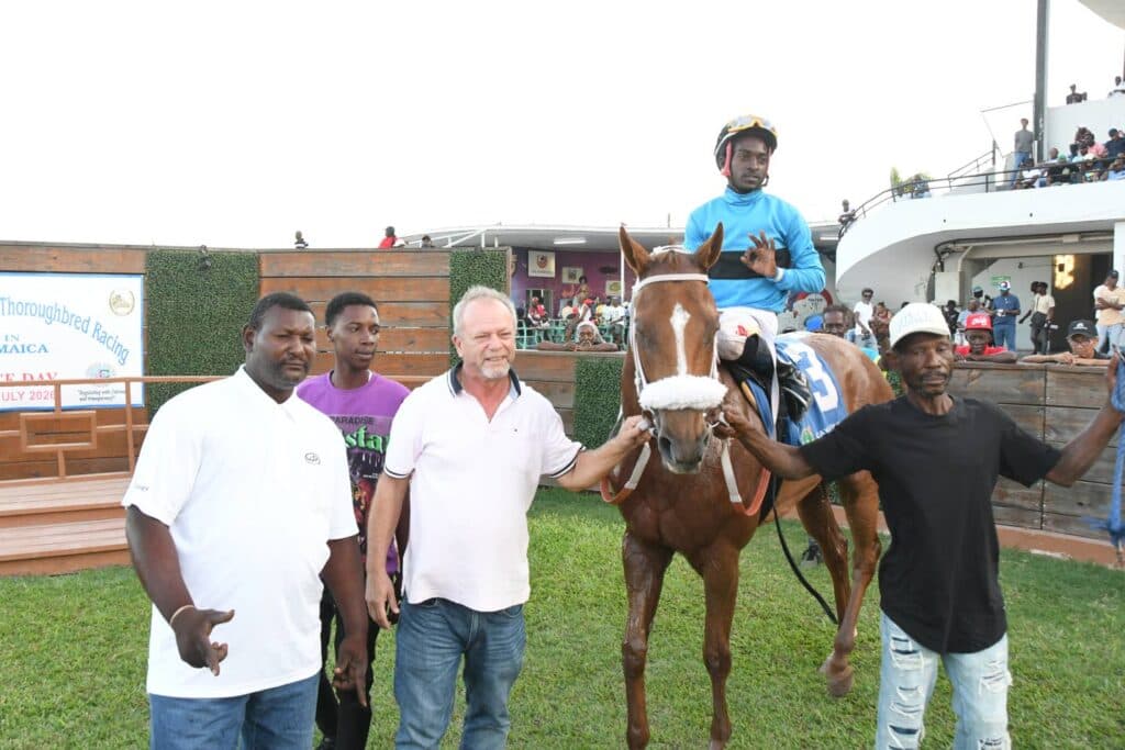 Desert of Malibu digs deep for 13th career win