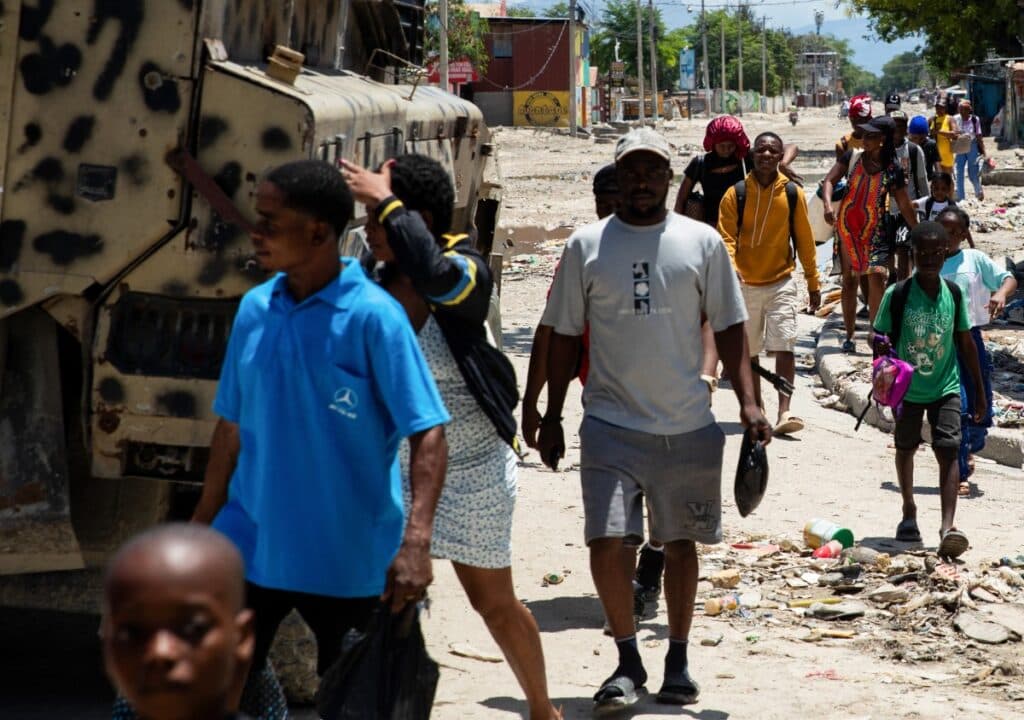 Haitian police search for kidnapped senior govât official amid election efforts