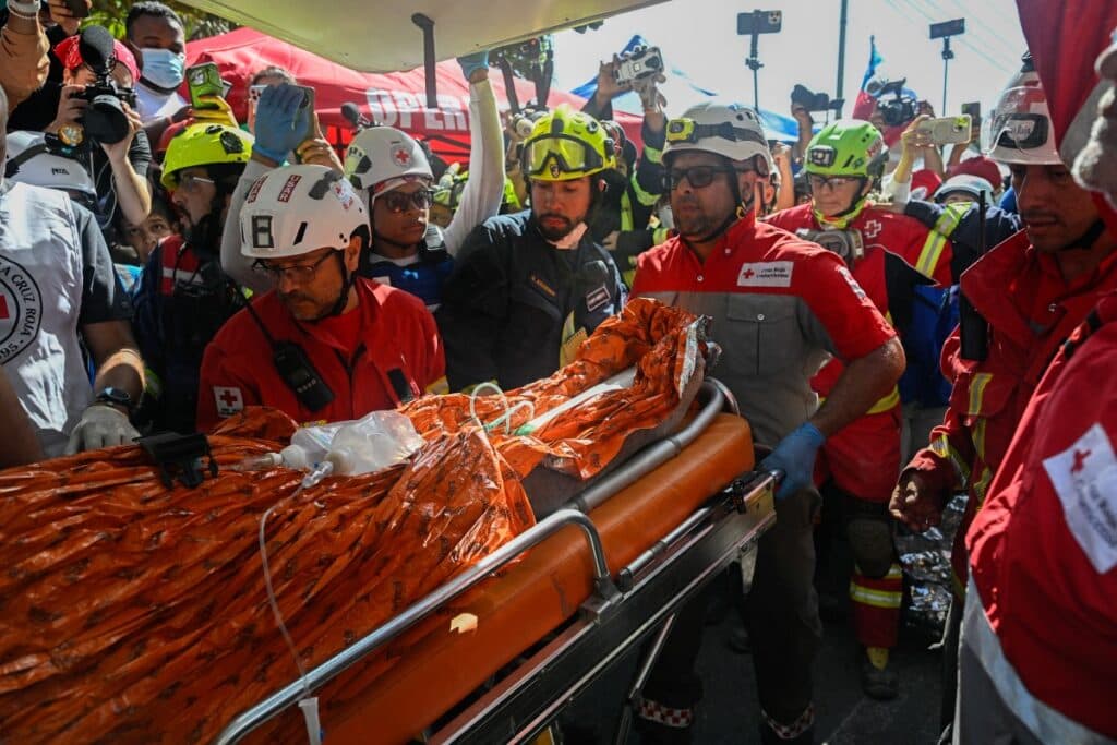 Rescuers dig out Venezuelan man eight days after quakes