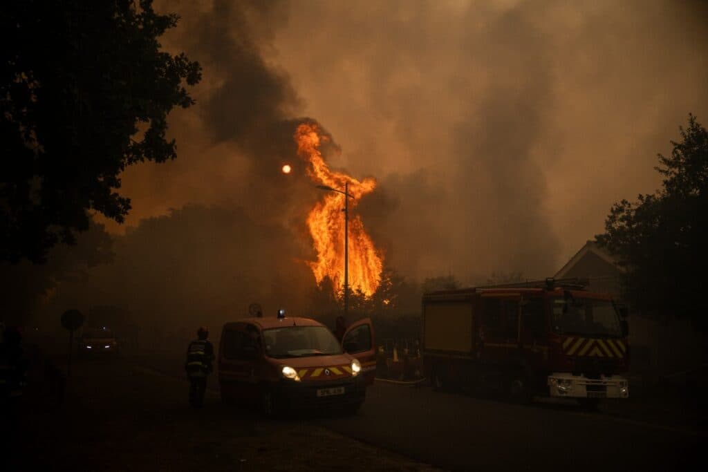 More than 80,000 flee forest infernos in France and Spain