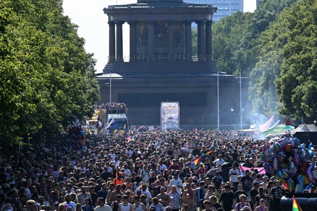 One dead after car suspected of hitting crowd near Berlin Gay Pride