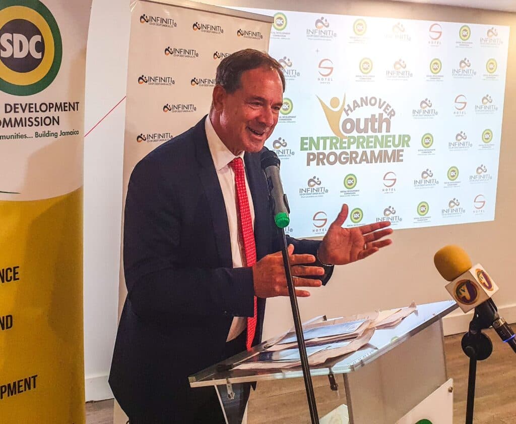 Hotelier encourages Hanover student entrepreneurs to rise above âtrying a thingâ mentality