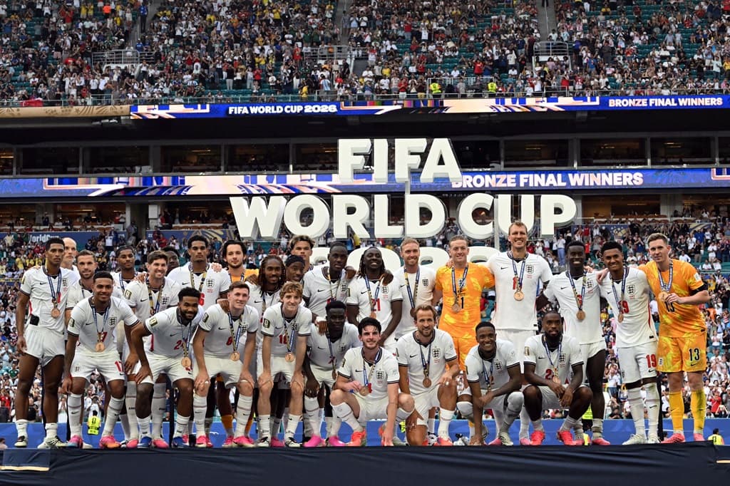 England edge France 6-4 in World Cup bronze match