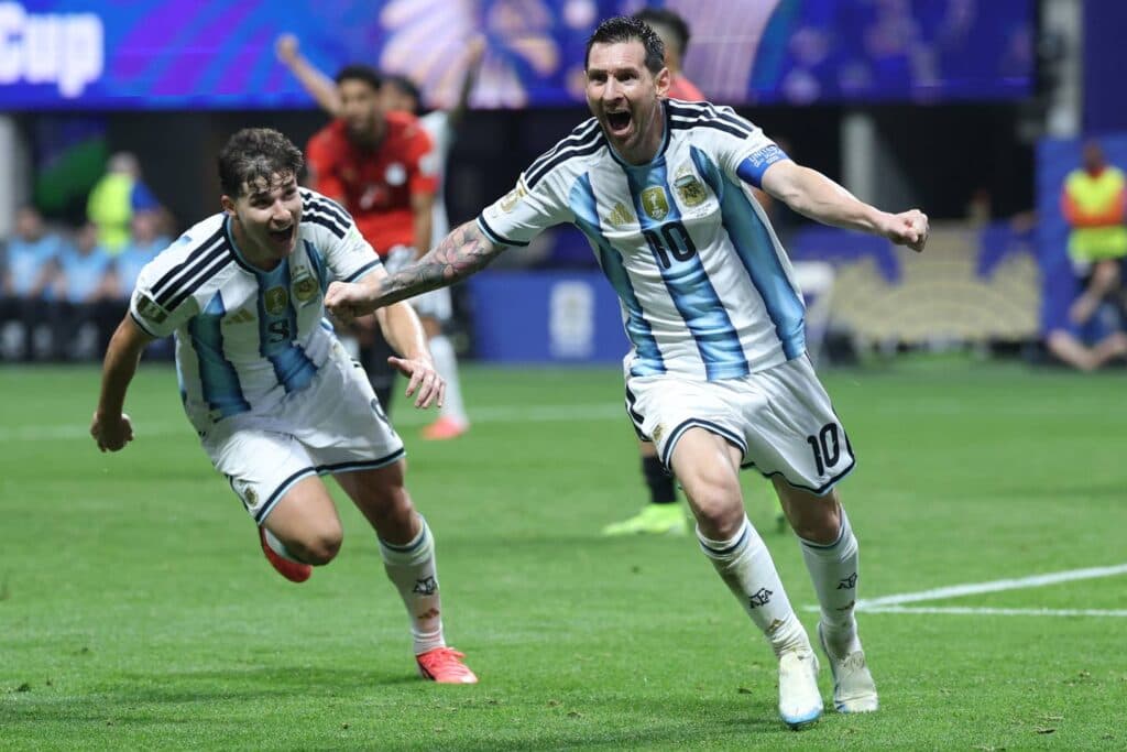 Argentina make three changes for World Cup final, Spain name same team