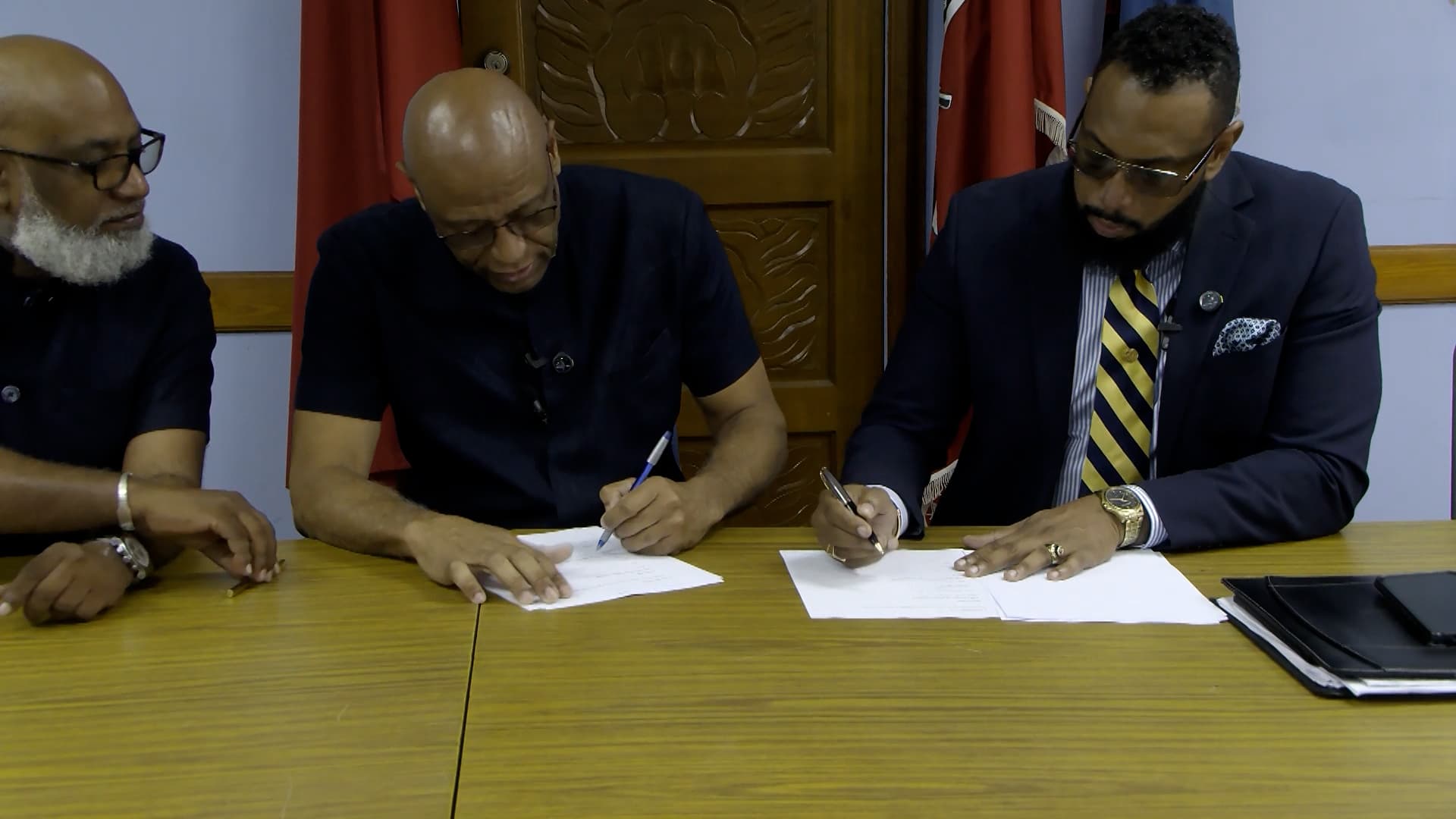 OWTU And Collective Energy Limited Sign Landmark Energy Sector Agreement